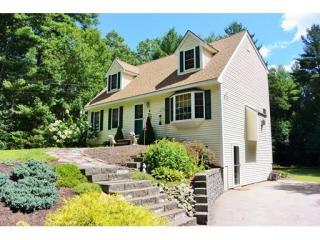70 Leavitt Rd, Fremont, NH 03044-3121
