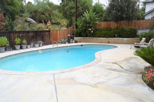 801 Apache Trl, Riverside CA  92507-6037 exterior