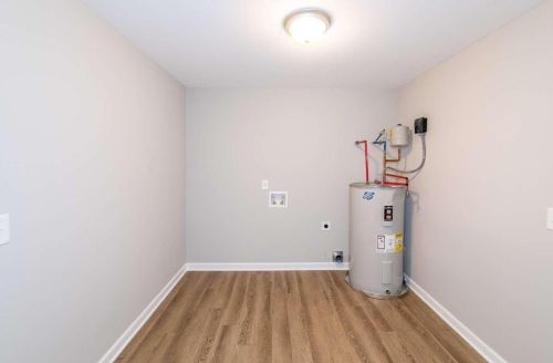 1864 Center Ave, Atlanta GA  30344-4656 exterior