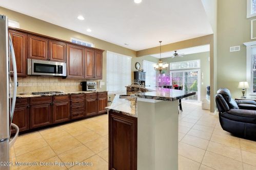 19 Carleton Dr, East Freehold NJ  07728-9273 exterior