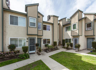 500 Tustin Ave, Anaheim CA  92807-2658 exterior