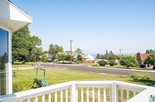 2707 Skyline Pkwy, Duluth, MN 55806-1137
