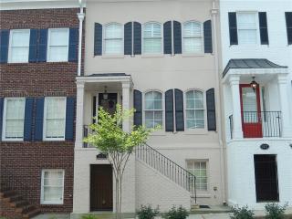 1031 Pearl Pt, Atlanta GA  30328-4517 exterior