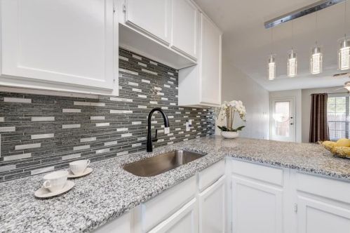 7431 Kingswood Cir, Fort Worth TX  76133-6534 exterior