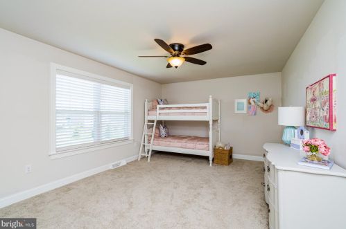 455 Greenhedge Dr, Lancaster PA  17603-7907 exterior