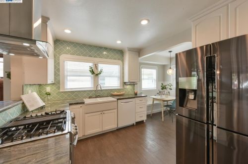 220 Stoakes Ave, San Leandro CA 94577-1734 exterior