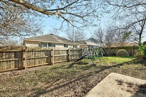 7905 Bramble Bush Dr, Austin TX  exterior