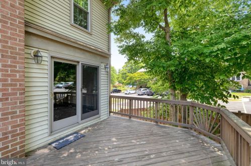 7218 Gentian Ct, Springfield VA  22152-3847 exterior