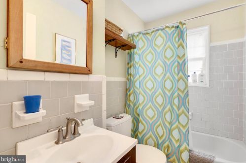 7122 Dalhouse St, Springfield VA  22151-3430 exterior