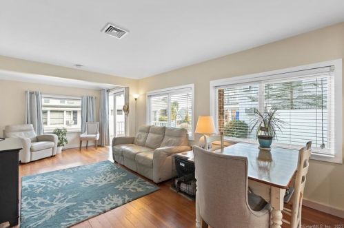 6 Center St, Niantic CT  06357-2658 exterior