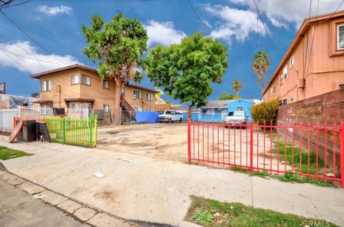 203 Spring Ave, Compton, CA 90221-2626