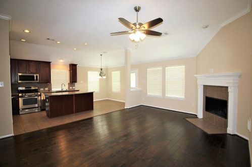 2409 Avalon Trace Ln, Pearland, TX 77581-7583