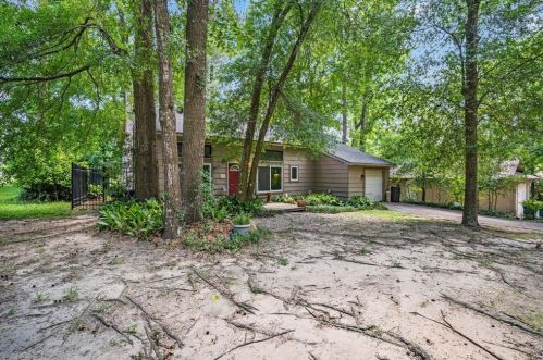 203 Deep Dl Ln, Conroe TX  77304-1249 exterior