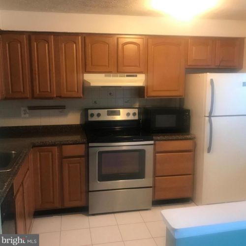 8424 Lazy Creek Ct, Springfield VA  22153-3840 exterior