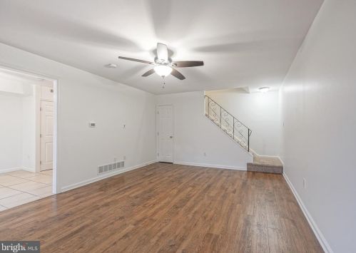 1051 Harbour Dr, Palmyra NJ  08065-1215 exterior