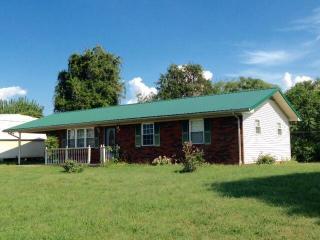 290 Boone Dr, Harrogate, TN 37752-6929