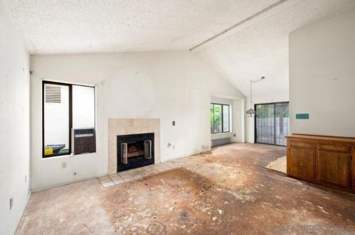 8546 Snow White Dr, El Cajon, CA 92021-2083