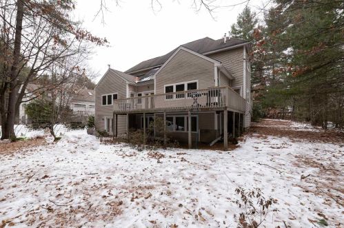4 Horizon Cir, Nashua, NH 03064-8104