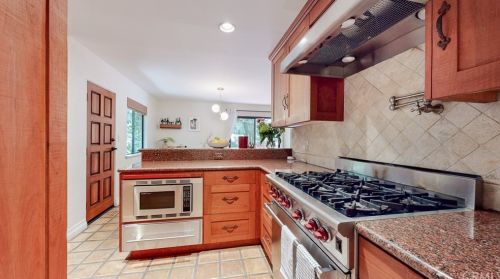 2471 Chevy Chase Dr, Glendale CA  91205-3085 exterior