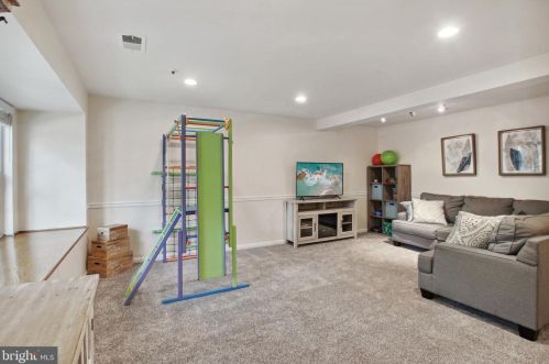 3305 Sea Prt Way, Silver Spring MD 20902-2200 exterior