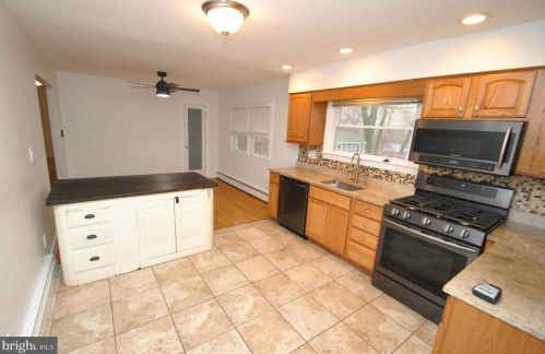 412 Streamside Dr, Fallston MD  21047-2806 exterior