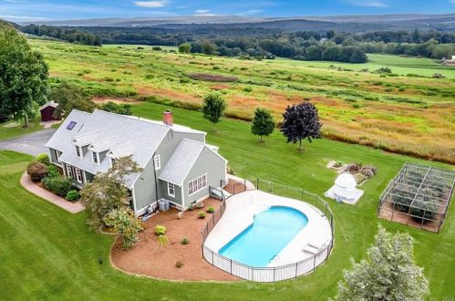 76 Louis Rd, Middlefield, CT 06455-1108