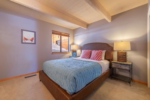 11436 Rhineland Ave, Truckee CA  96161-7067 exterior
