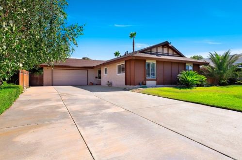 6010 Kitty Hawk Dr, Riverside CA  92504-1422 exterior