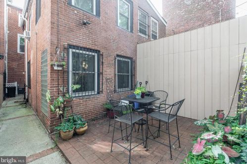 816 4th St, Philadelphia, PA 19147-3104