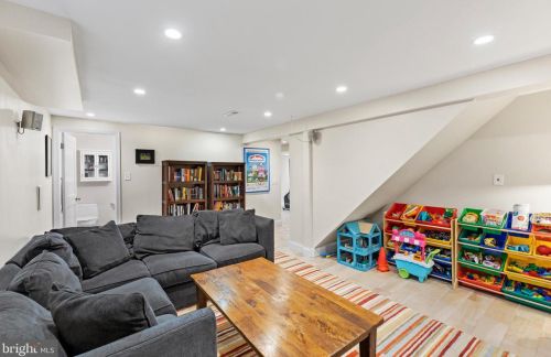 9905 Markham St, Silver Spring MD 20901-2233 exterior