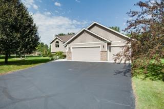 1795 Beecher Dr, Saint Paul, MN 55122-2405