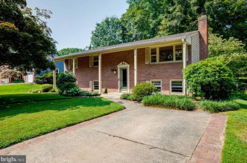 6206 Erman Ct, Springfield, VA 22015-3517