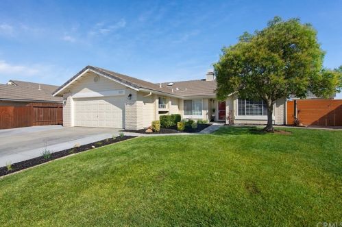 153 Shadow Creek Ln, Lake Nacimiento, CA 93446-1922