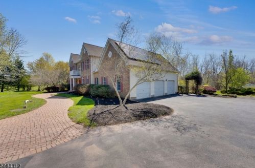 35 Buckingham Dr, Montgomery, NJ 08502-4023