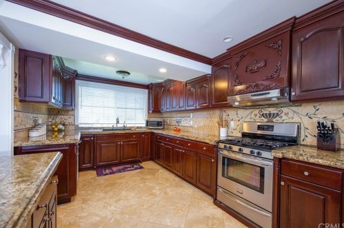 501 West St, Anaheim CA  92801-5951 exterior