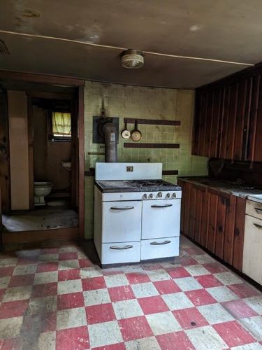 142 Chase Hill Rd, Hopkinton, RI 02804-2224