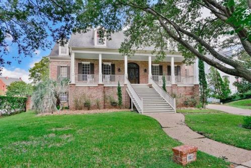 1106 Larkspur Ln, Taylor Lake Village, TX 77586-4725