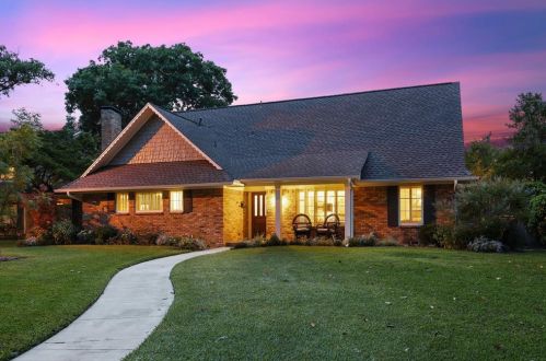 9905 Edgecove Dr, Dallas, TX 75238-1537