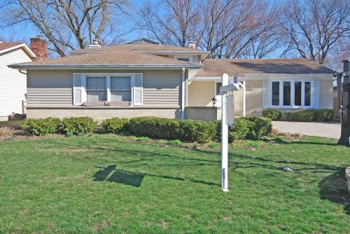 254 Selwyn Ln, Buffalo Grove, IL 60089-4335