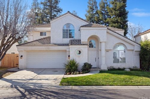 9471 Whitehouse Dr, Fresno, CA 93720-4024
