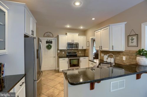 101 Shatto Dr, Carlisle PA  17013-2120 exterior