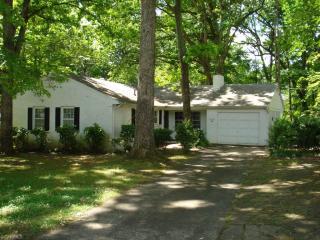 208 Country Park Rd, Greensboro, NC 27455-1705