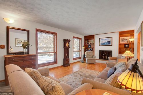 2567 Bittersweet Ln, Saint Paul, MN 55109-2103