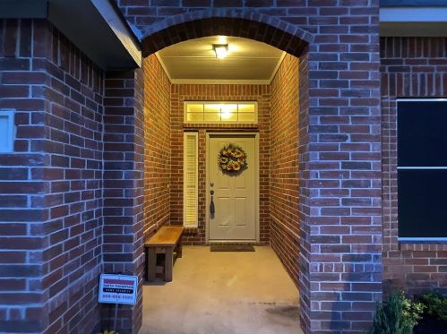 512 Crescent Creek Ln, Fort Worth TX  76140-6589 exterior