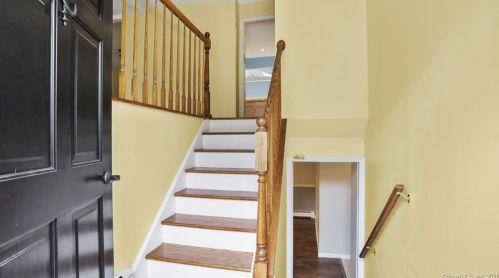 2 Argentine Way, Norwalk, CT 06850-1104