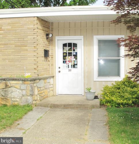 201 Spring Garden St, Palmyra, NJ 08065-2029