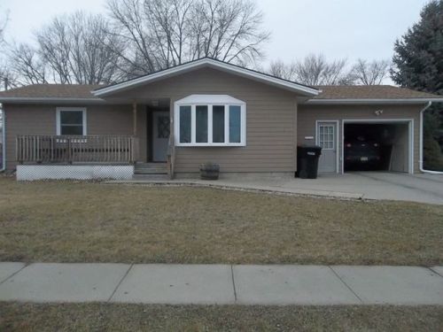 2109 Mulberry St, Yankton SD  57078-4537 exterior