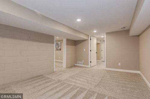 4893 121st St, Saint Paul MN  55110-5902 exterior