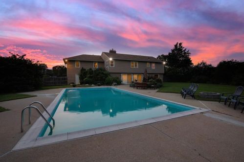 289 Merrymount Dr, Warwick, RI 02888-5524