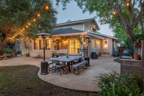 404 Los Robles Ln, Santa Barbara, CA 93105-2966